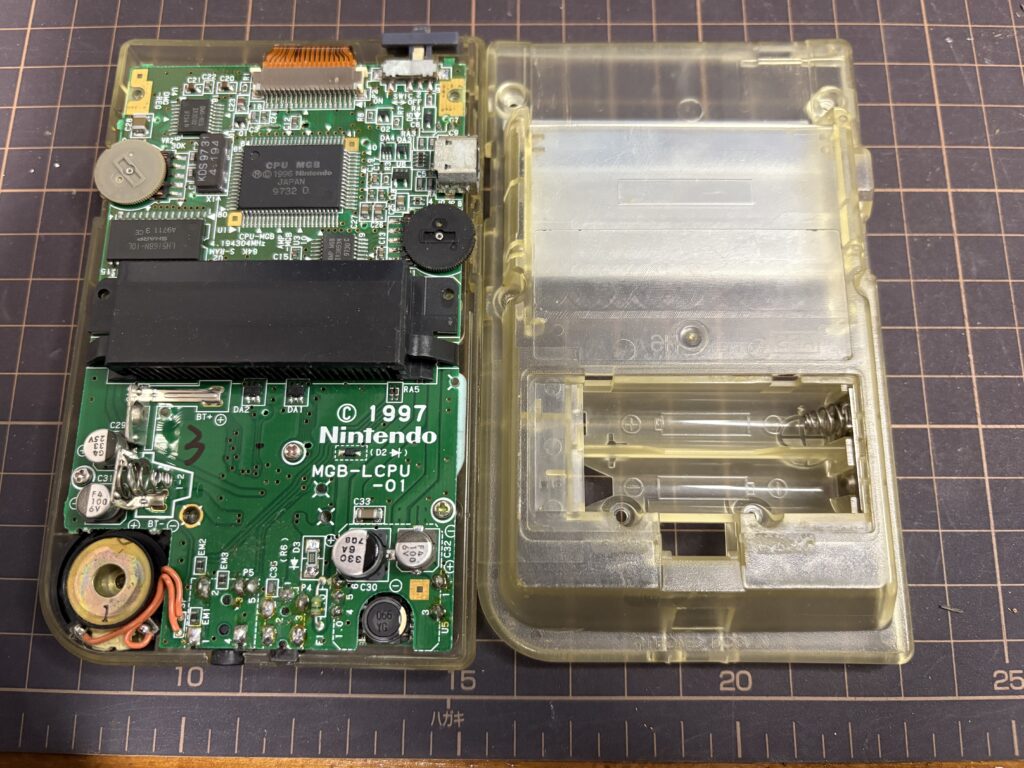 ゲームボーイポケットを分解した内部写真