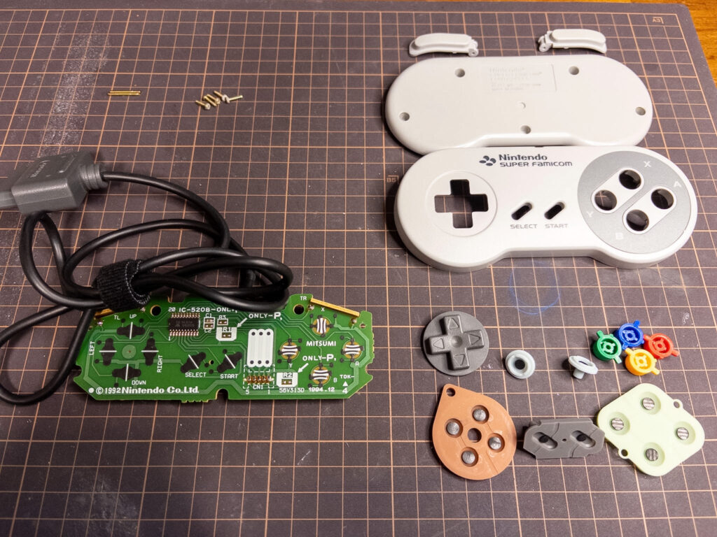 スーパーファミコンコントローラー
パーツ一式