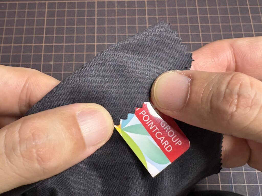 ポイントカードに眼鏡拭きを巻き付けた。